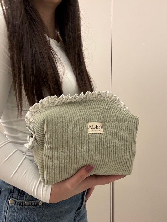 Sage Green – Beauty Case in velluto verde salvia micro fiori