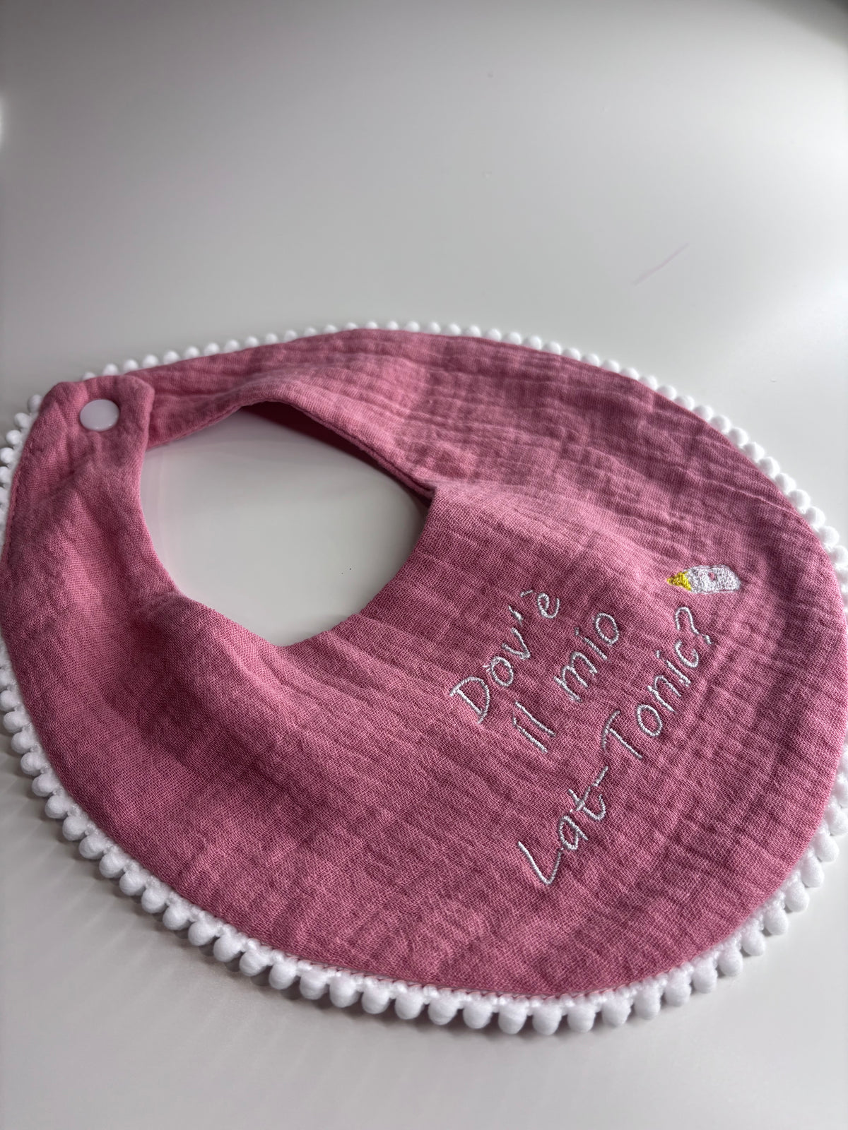 Bavaglino in Mussola rosa antico personalizzato - Dov’è il mio lat-tonic
