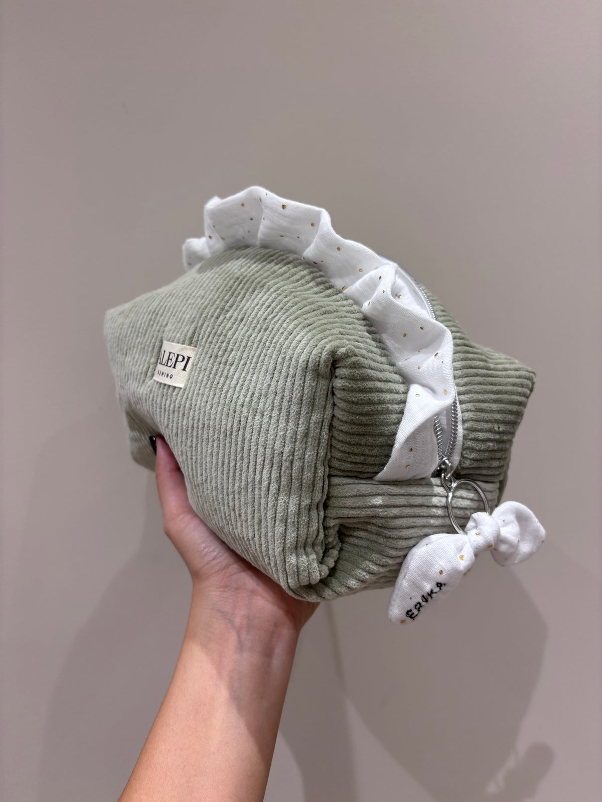 Sage Green – Beauty Case in velluto verde salvia glitter personalizzabile