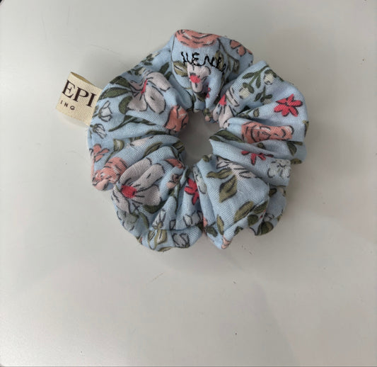 SCRUNCHIES ROSE FONDO AZZURRO