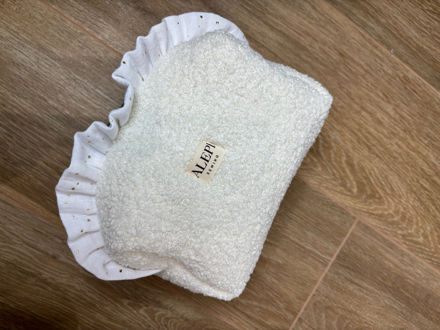 Beauty Case bianco bouclé “Claire” personalizzato – pochette trucco e viaggio