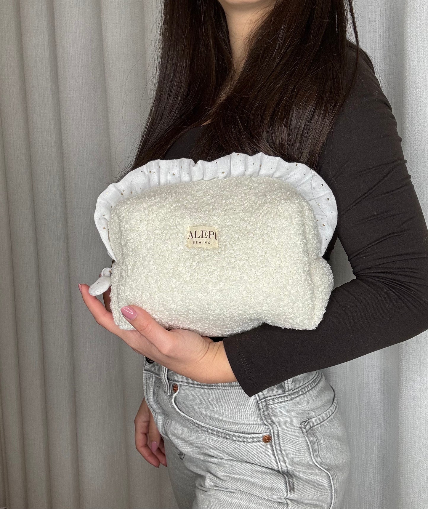 Beauty Case bianco bouclé “Claire” personalizzato – pochette trucco e viaggio