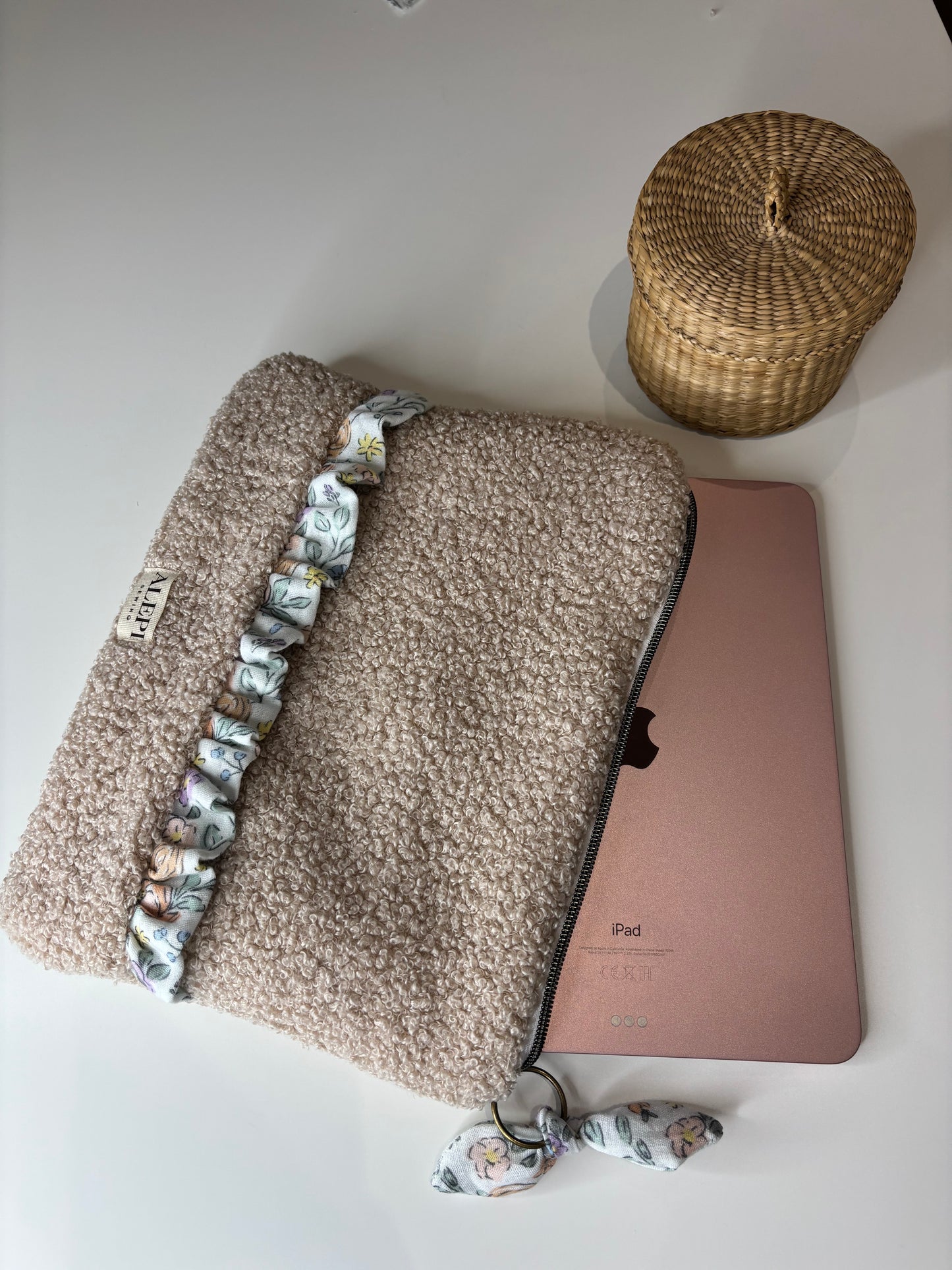 IPAD CASES BOUCLE' BEIGE