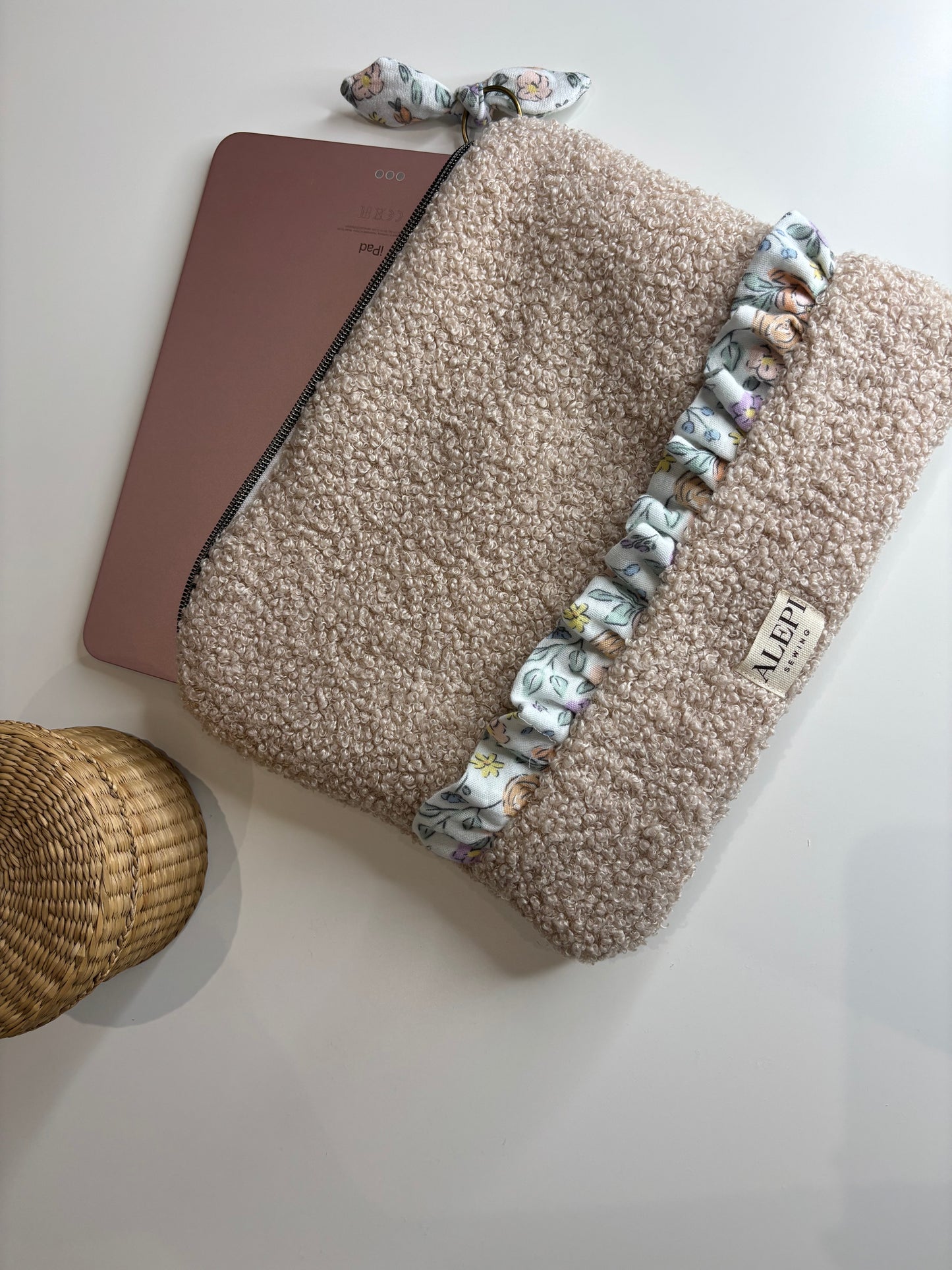 IPAD CASES BOUCLE' BEIGE