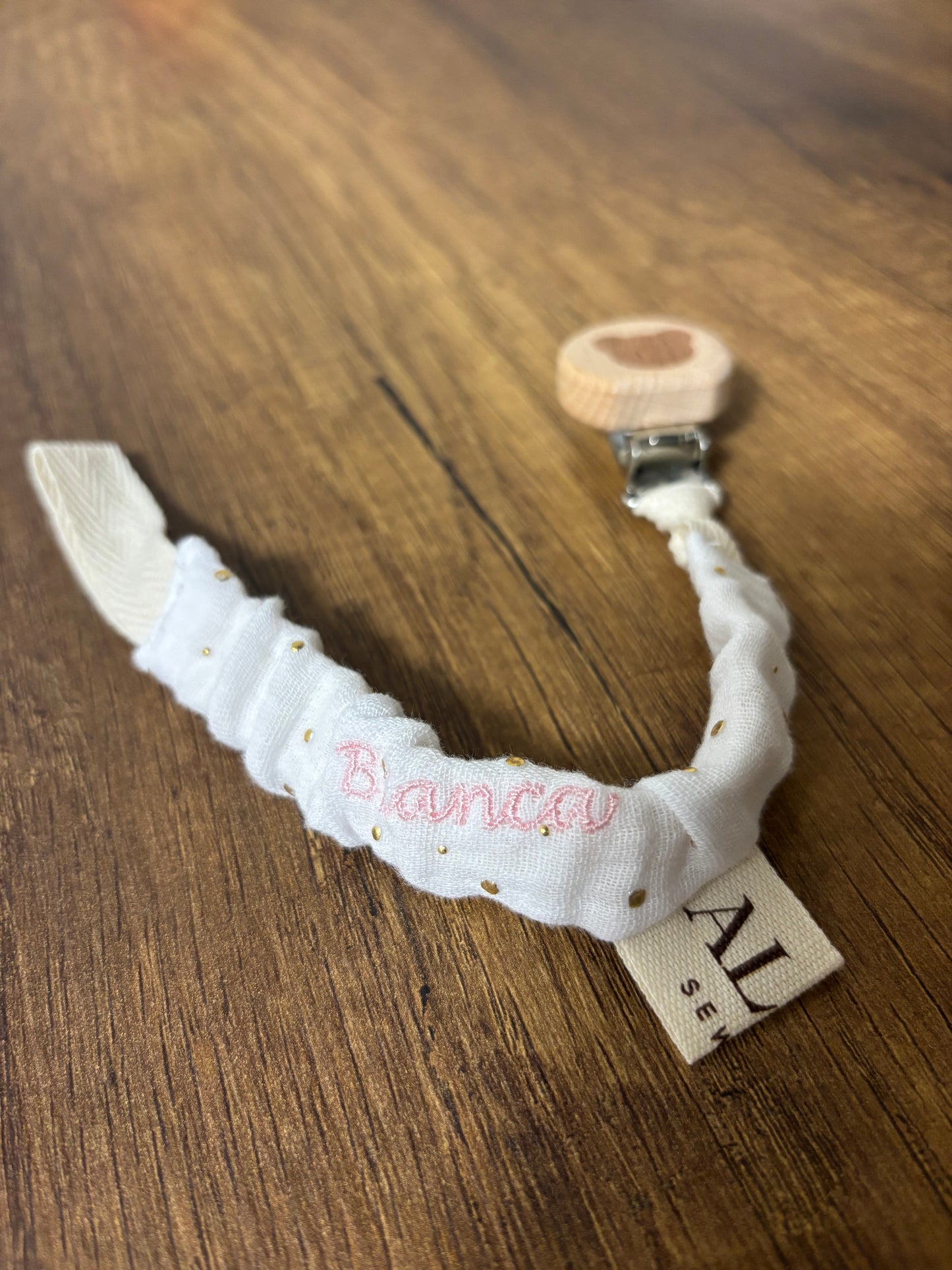 Clip porta ciuccio personalizzata con nome – mussola bianca in cotone